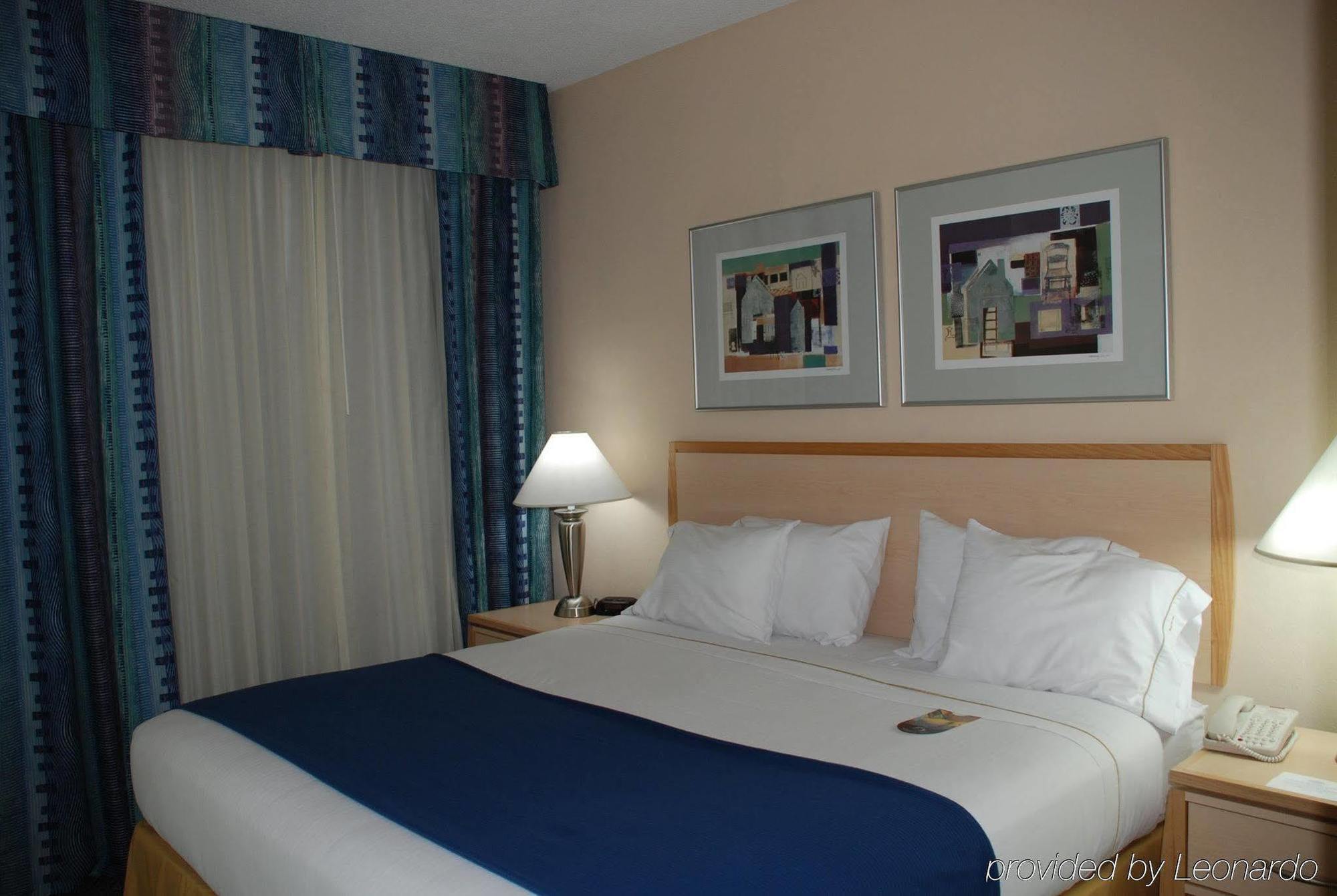 Holiday Inn Express Hotel & Suites San Antonio - Rivercenter Area, An Ihg Hotel חדר תמונה